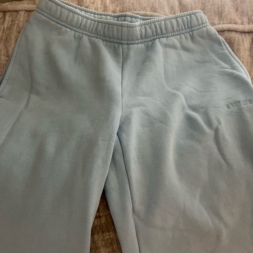 Aritzia mega fit sweatpants in sun bleached denim size XS